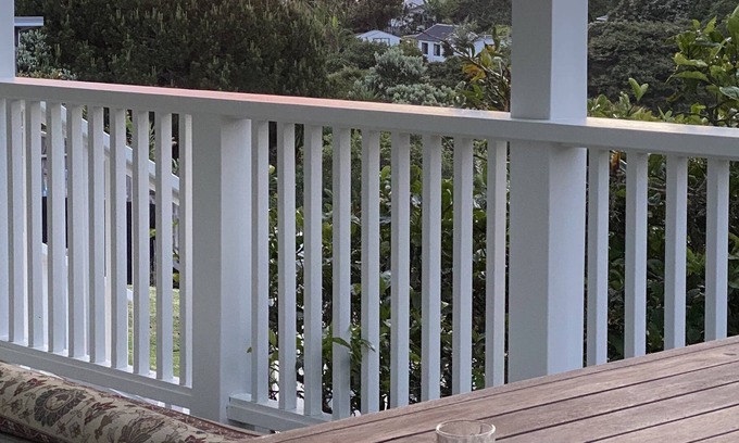 Surfdale Cottage | Cottage in Surfdale with beautiful bush views and a peak of the sea.