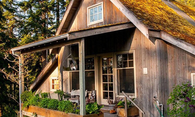 West Sound Cottage | Cottage-in-the-Barn on Dragonfly Farm