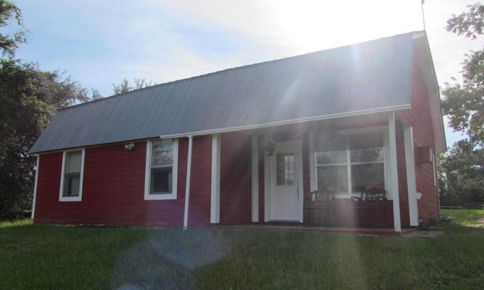 Trenton Cottage | Cottage on Family Farm - West of U.F./Gainesville/Newberry