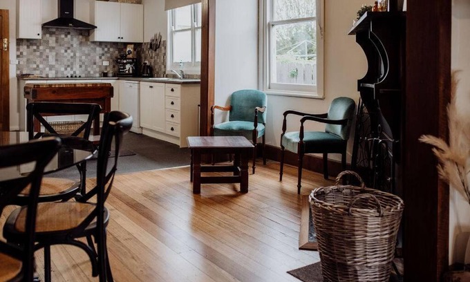 St Marys House | Cottage on Groom - St Marys Charm and Convenience!