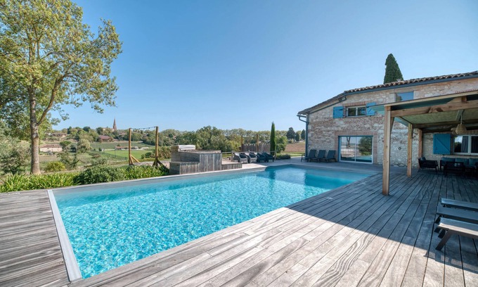 Faudoas House | Cottage 'Villa Virginie Gite 2' with Lake View, Wi-Fi and Air Conditioning