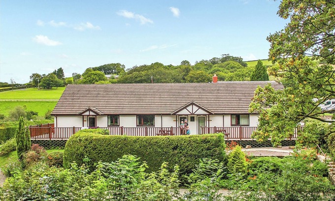 Llanybri Cottage | Cottage with one double.