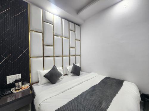 Paharganj Hotel | Cottage Yes Sir Dx