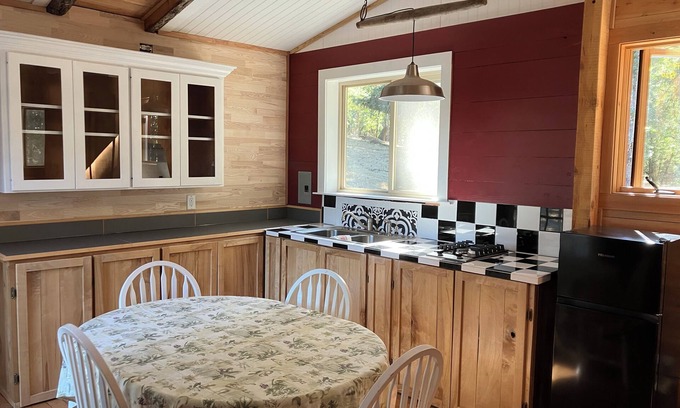 Eugene Cabin | Country cabin just 15 minutes from Hayward. Open for NCAAs and Olympic Trials!