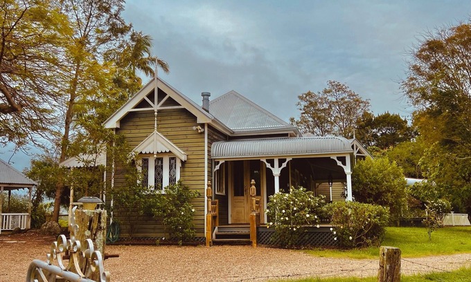 Ewingsdale Other | Country charm, exclusive farm retreat - 3 houses (21 pax) 7 minutes to Byron Bay