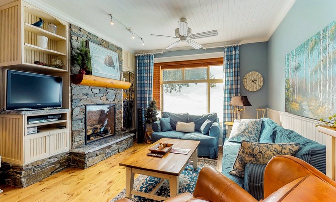 Big White Ski Resort Condo | Country-chic ski-in/ski-out condo w/private hot tub & beautiful mountain views