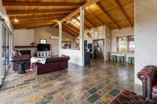 Bridge Creek House | Country Escape on 23 Acres - 3BR Home with Panoramic Views