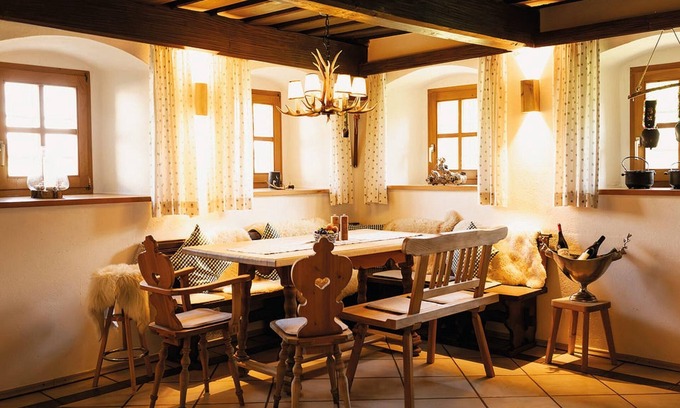Wegscheid Apartment | Country estate with chalet character