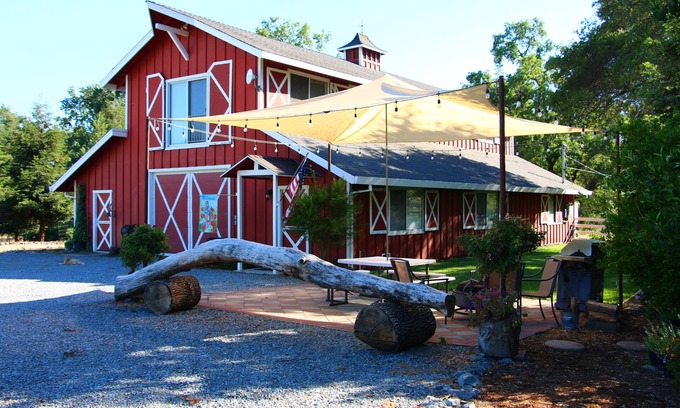 Newcastle Other | Country Farmhouse On 40 Acre Working Cattle Ranch Near Wineries and Hiking