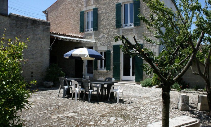 Cheray Villa | Country house, heating, parking, garden, fully enclosed, shops nearby