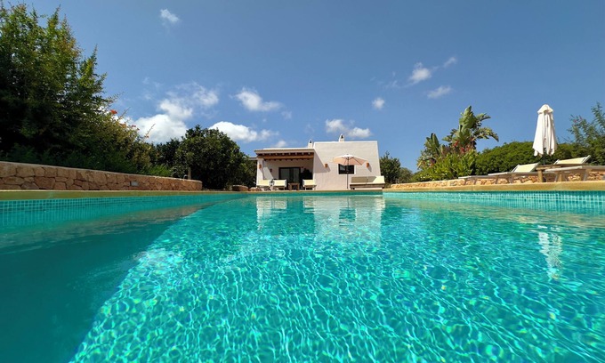 Santa Eulalia del Rio Villa | COUNTRY HOUSE, FOR 6 PEOPLE, WITH 4 BATHROOMS, PRIVATE POOL, FREE WIFI AND A/C