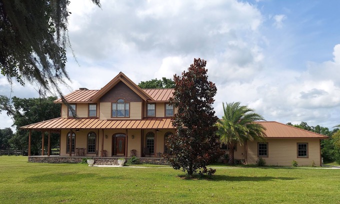 Fellowship House | Country Home NW Ocala on 10 acres one block to WEC