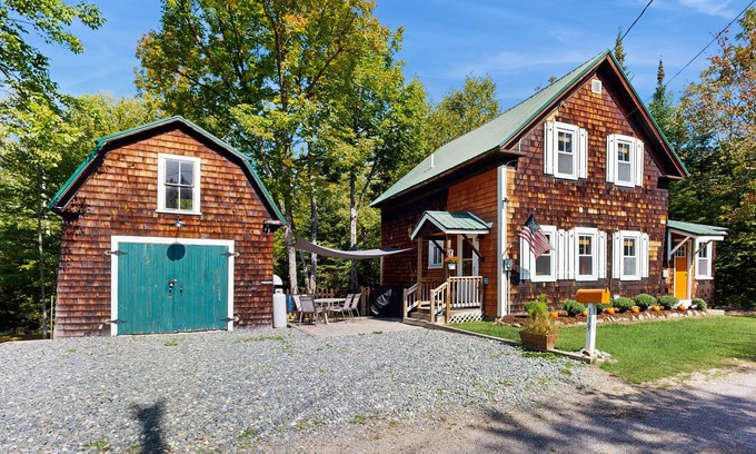 Jefferson House | Country home w/stream, yard, garden, snowmobile access, nr Santa's Village