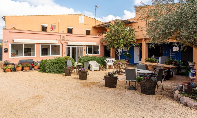 Palamos Villa | Country House 'Cal Marxant' with Private Garden, Wi-Fi and Air Conditioning