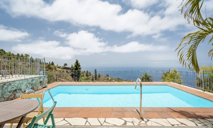 El Jesus Villa | Country House 'Casa Juliana Tijarafe' with Sea View, Private Pool and Wi-Fi