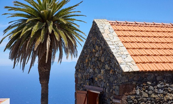 Mocanal House | Country House 'El Moral' with Sea View, Shared Terrace and Wi-Fi