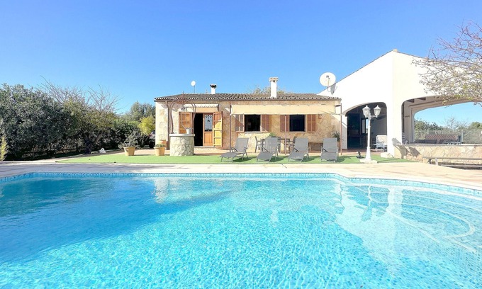 Maria de la Salut Villa | Country House 'Sa Vinya De Montblanc' with Mountain View, Wi-Fi and Air Conditioning