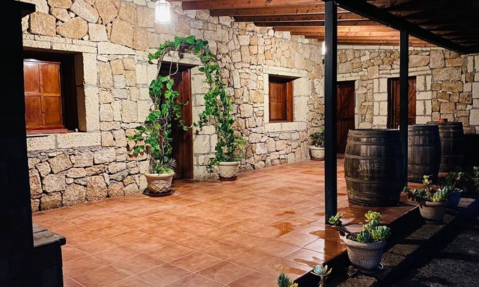 Arico Viejo Villa | Country house "Finca Rural Los Olivos en Arico" with mountain views, WiFi, garden & terrace