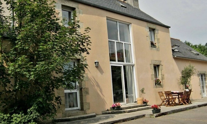 Guilers House | Country house. Green setting. Between the north and south of the department.