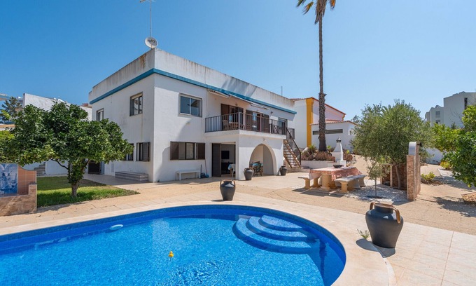 Praia da Rocha Villa | Country House 'Ivone' with Sea View, Private Pool and Wi-Fi