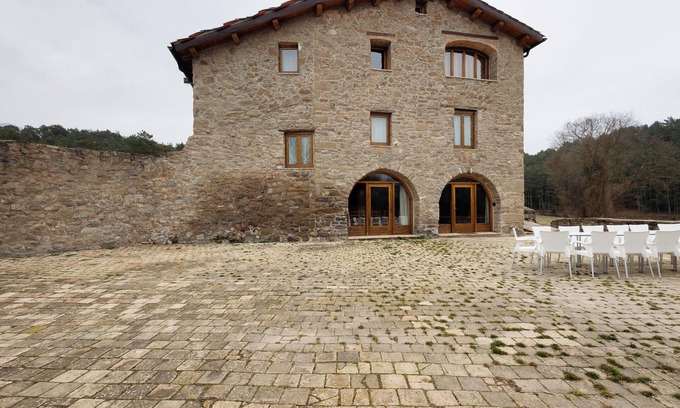 Vilada House | Country House 'La Serra' with Mountain View, Private Pool and Wi-Fi