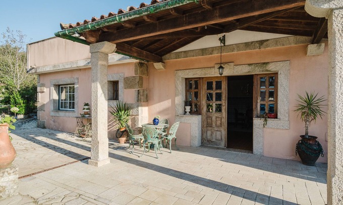 Arcos de Valdevez Villa | Country House 'Quinta Do Passal - Gondoriz' with Mountain View, Wi-Fi and Air Conditioning