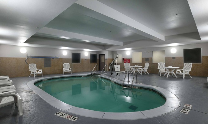 Wheatland Hotel | Country Inn & Suites by Radisson, Oklahoma City Airport, OK