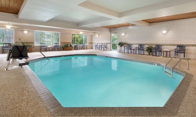 Shakopee Hotel | Country Inn & Suites by Radisson, Minneapolis/Shakopee, MN