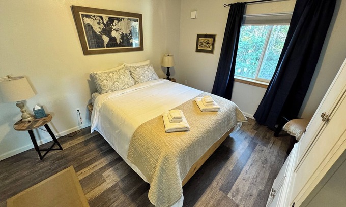 Homer House | Couple’s Spacious Summer Master - Non Shared Unit.