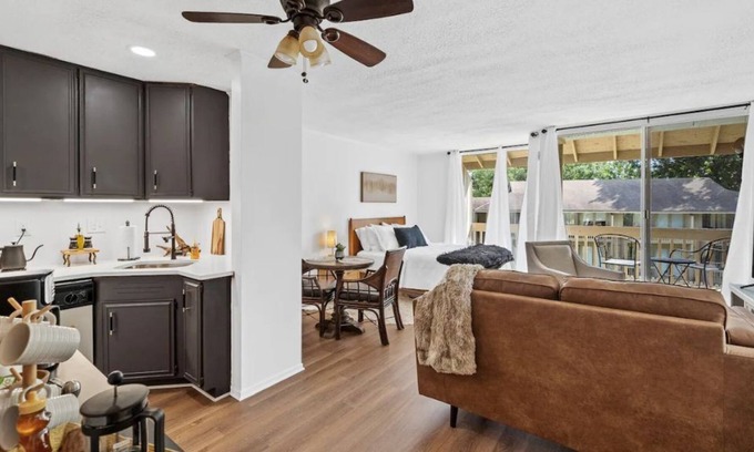 Daphne Condo | Couples/ Golfers welcome to the studio by the Bay.