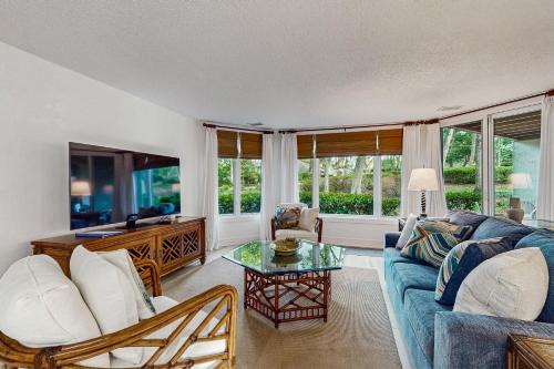 Fernandina Beach Apartment | Courtside Villa A-King Suite Side