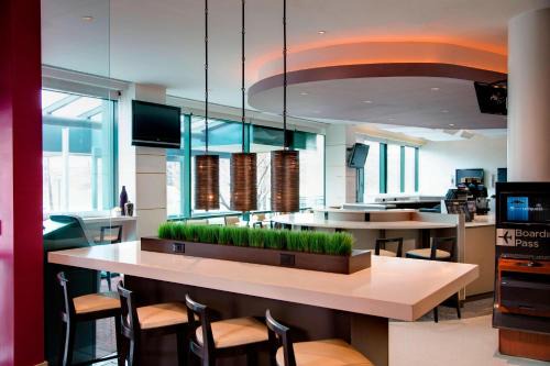Queens Hotel | Courtyard by Marriott New York JFK Airport