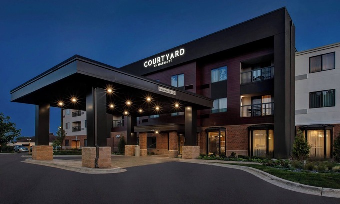 Traverse City Hotel | Courtyard by Marriott Traverse City
