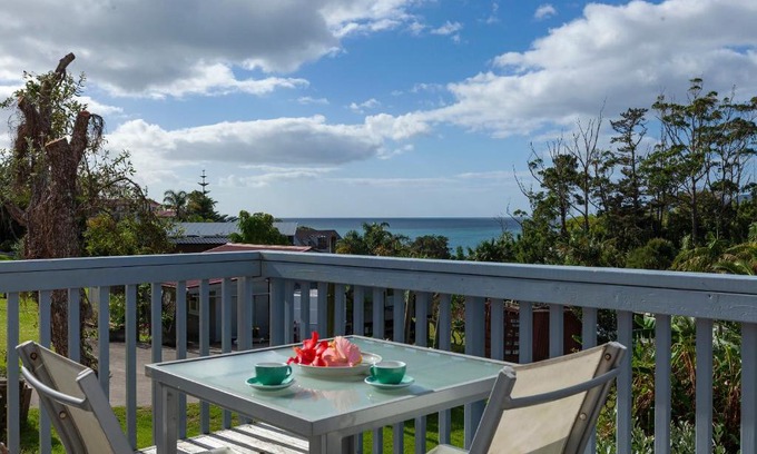 Cable Bay House | Cove Cottage By The Beach