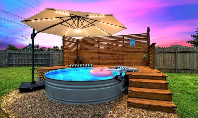 Round Rock House | Cowboy Pool Near Kalahari Resort King Bed Large Patio Firepit Table