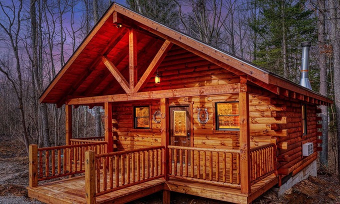 Logan Cabin | Cowboy Trail - Lovely Cabin for 2 in Hocking Hills