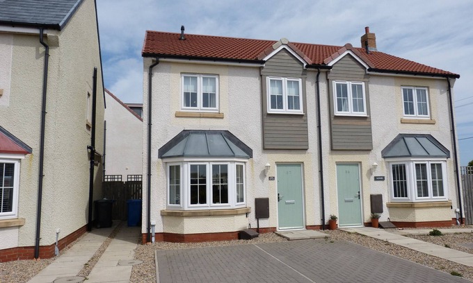 Beadnell Cottage | Cowry Cottage - Sleeps 6, 3 bedrooms
