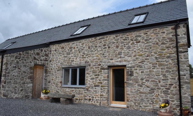 Abergavenny House | Cowshed in the Black Mountains