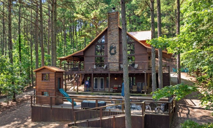 Broken Bow Cabin | Coyote Ridge, Shuffleboard, Pool Table, Arcade, Light Up Jenga, & More!