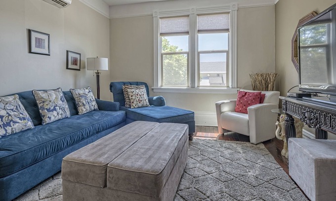 Vernon Apartment | Cozy 1 bed/1 bath suite is on the 2nd level in the Historical Carew House