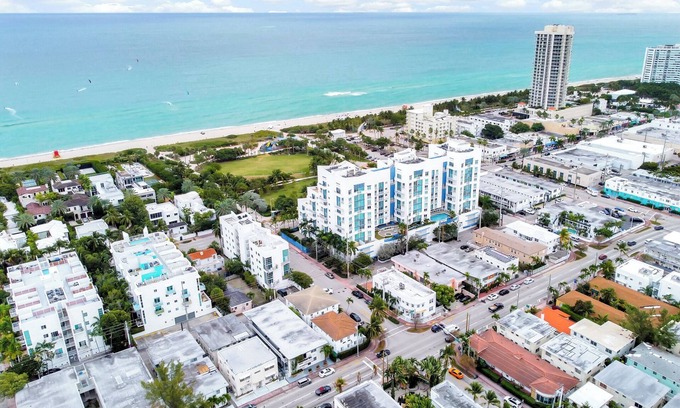 North Beach Apartment | Cozy 1-bedroom apartment in lovely Miami Beach steps away from the beach