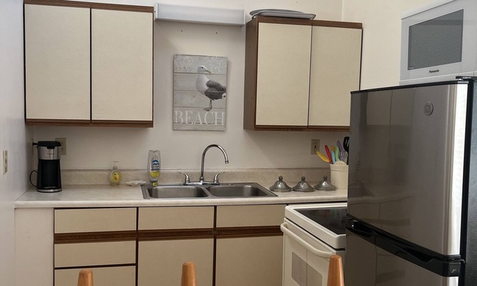 Kennebunk Apartment | Cozy 1-bedroom apartment in charming Kennebunk with WiFi, AC. Walk to town.