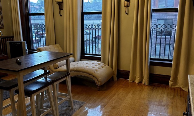 Marquette Apartment | Cozy 1-bedroom apartment with WiFi, AC in adorable Marquette