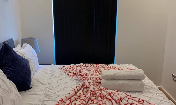 Barking Apartment | Cozy 1-bedroom apartment, 2 min walk to Barking Station and on-site free parking
