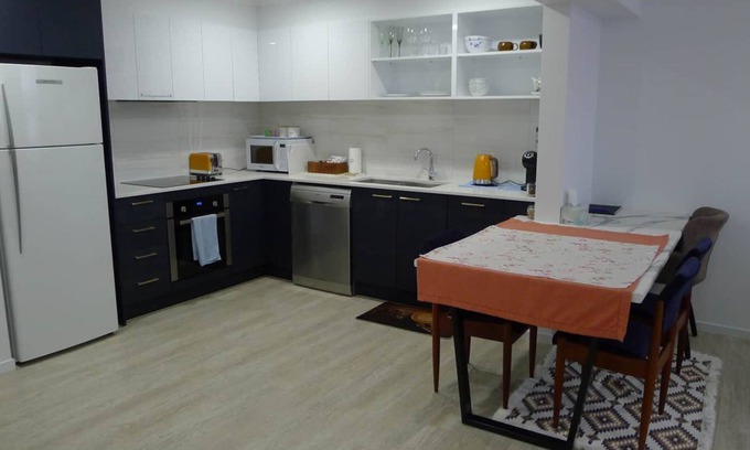 Fig Tree Pocket Apartment | Cozy 1-bedroom apartment with reverse-cycle AC and WiFi in Fig Tree Pocket