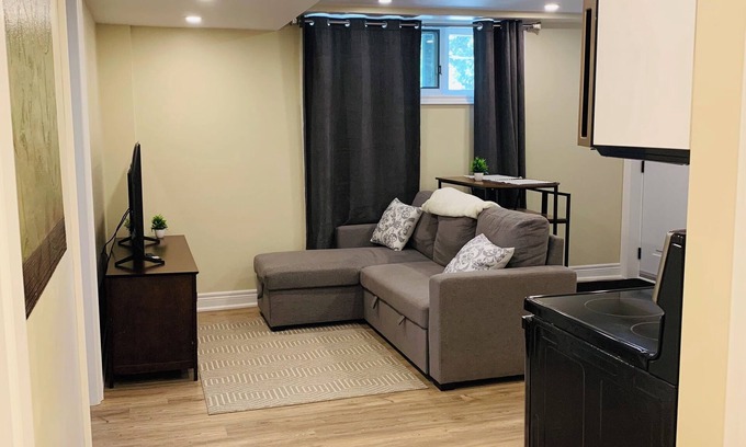 Pelham House | Cozy 1 bedroom basement apartment. 20 mins from Niagara Falls. Walkout basement
