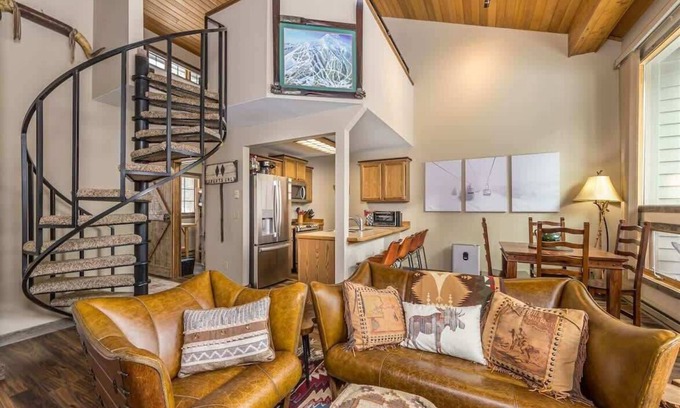 Big Sky House | Cozy 1 Bedroom Cabin With Substaintial Loft