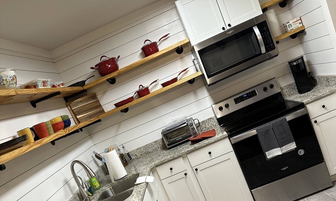 Huntsville Apartment | Cozy 1 bedroom gated community!