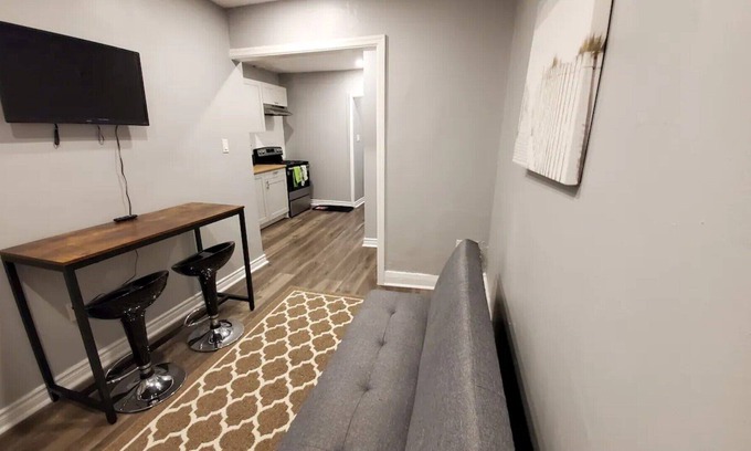 Downtown London Apartment | Cozy 1 Bedroom Heritage apartment in downtown core