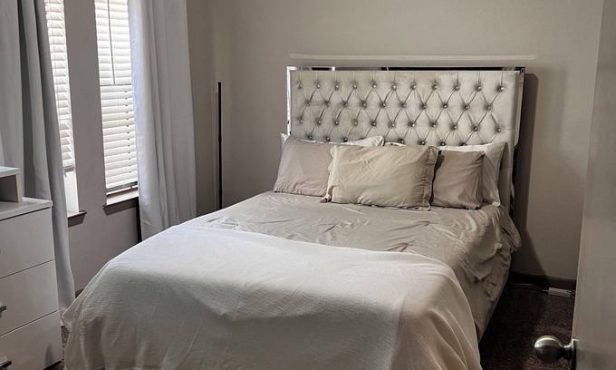 Euless Apartment | Cozy 1-bedroom Home Away from Home in amazing Euless with AC, WiFi, & Amenities